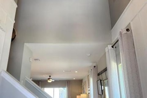 House in Davenport, Florida 4 bedrooms, 235.6 sq.m. № 1640036 - photo 2