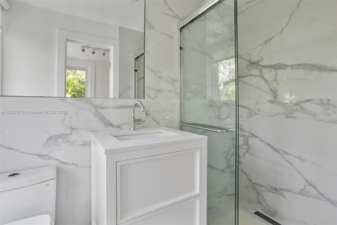 House in Miami, Florida 4 bedrooms, 334.91 sq.m. № 2075311 - photo 26