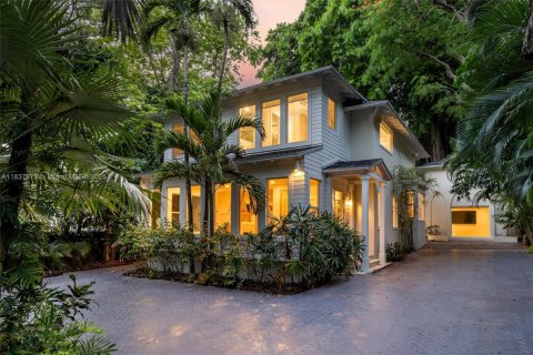 House in Miami, Florida 4 bedrooms, 334.91 sq.m. № 2075311