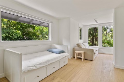 House in Miami, Florida 4 bedrooms, 334.91 sq.m. № 2075311 - photo 24
