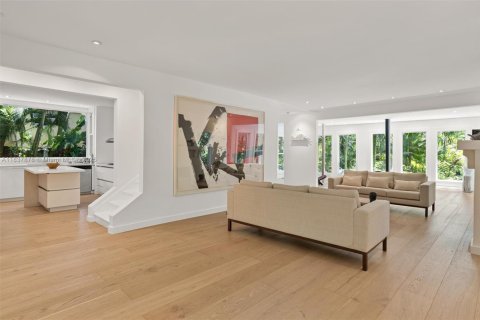 House in Miami, Florida 4 bedrooms, 334.91 sq.m. № 2075311 - photo 8