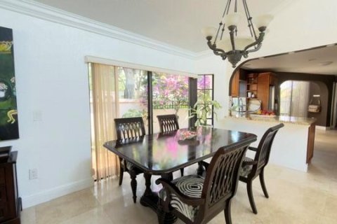House in Deerfield Beach, Florida 3 bedrooms, 230.21 sq.m. № 2088294 - photo 24