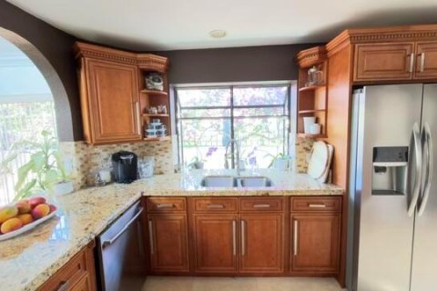 House in Deerfield Beach, Florida 3 bedrooms, 230.21 sq.m. № 2088294 - photo 10