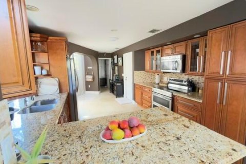 House in Deerfield Beach, Florida 3 bedrooms, 230.21 sq.m. № 2088294 - photo 8