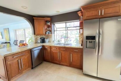 House in Deerfield Beach, Florida 3 bedrooms, 230.21 sq.m. № 2088294 - photo 11