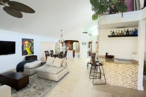 House in Deerfield Beach, Florida 3 bedrooms, 230.21 sq.m. № 2088294 - photo 18