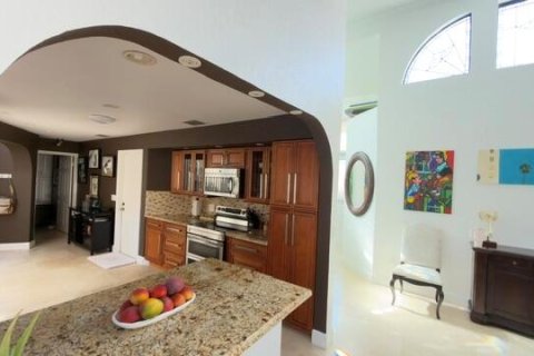 House in Deerfield Beach, Florida 3 bedrooms, 230.21 sq.m. № 2088294 - photo 9