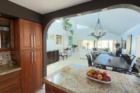 House in Deerfield Beach, Florida 3 bedrooms, 230.21 sq.m. № 2088294 - photo 12