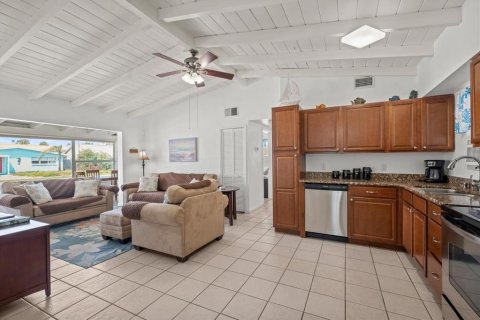 House in Ormond Beach, Florida 3 bedrooms, 119.1 sq.m. № 1732403 - photo 13
