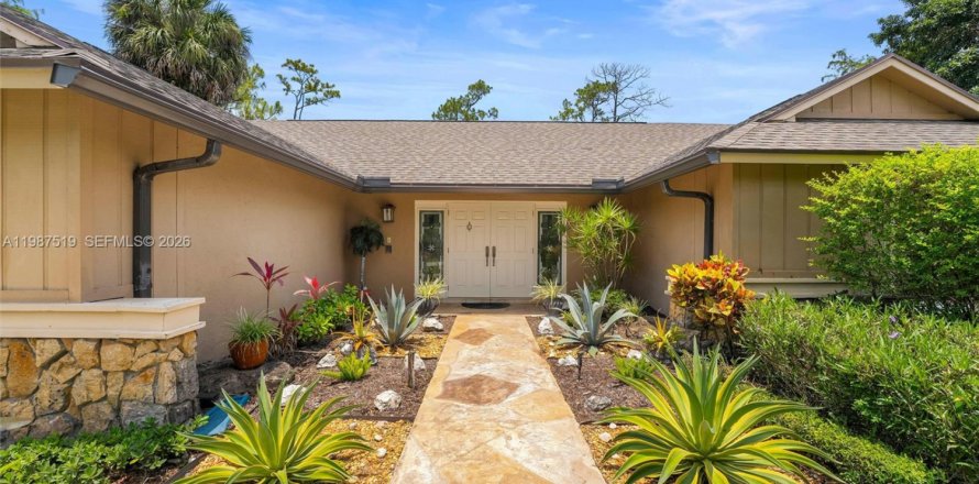 House in Wellington, Florida 3 bedrooms, 186.92 sq.m. № 2051239