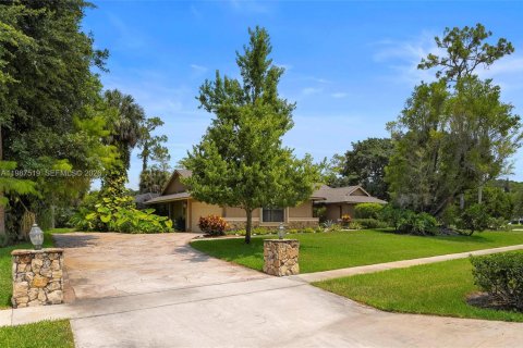 House in Wellington, Florida 3 bedrooms, 186.92 sq.m. № 2051239 - photo 2