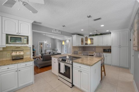 House in Wellington, Florida 3 bedrooms, 186.92 sq.m. № 2051239 - photo 23