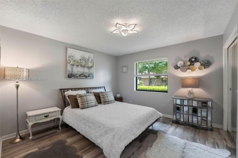 House in Wellington, Florida 3 bedrooms, 186.92 sq.m. № 2051239 - photo 25