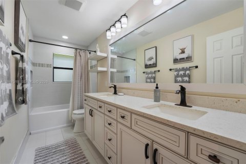 House in Wellington, Florida 3 bedrooms, 186.92 sq.m. № 2051239 - photo 26