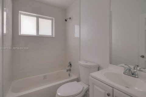 Снять в аренду виллу или дом в Майами, Флорида 4 спальни, 84.73м2, № 2032742 - фото 4