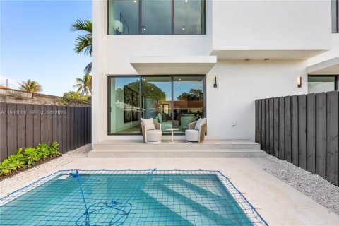 Купить таунхаус в Майами, Флорида 4 спальни, № 2048350 - фото 13