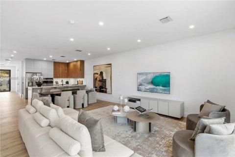 Купить таунхаус в Майами, Флорида 4 спальни, № 2048350 - фото 27