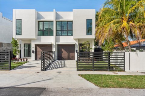 Купить таунхаус в Майами, Флорида 4 спальни, № 2048350 - фото 3