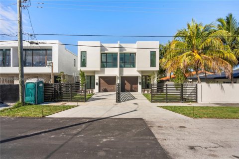 Купить таунхаус в Майами, Флорида 4 спальни, № 2048350 - фото 2