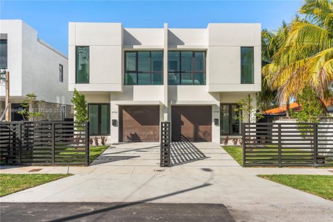Таунхаус в Майами, Флорида 4 спальни № 2048350