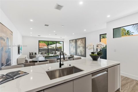 Купить таунхаус в Майами, Флорида 4 спальни, № 2048350 - фото 24