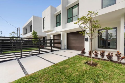 Купить таунхаус в Майами, Флорида 4 спальни, № 2048350 - фото 8