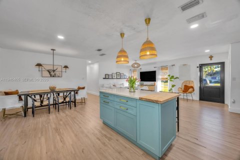 Купить виллу или дом в Пальметто-Бей, Флорида 4 спальни, 122.91м2, № 1998493 - фото 7