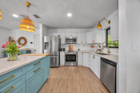 Купить виллу или дом в Пальметто-Бей, Флорида 4 спальни, 122.91м2, № 1998493 - фото 3