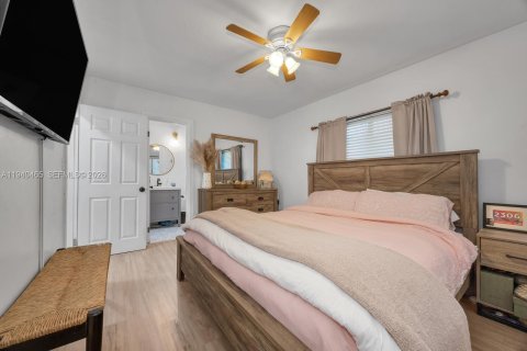 Купить виллу или дом в Пальметто-Бей, Флорида 4 спальни, 122.91м2, № 1998493 - фото 8