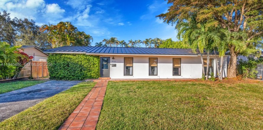 Дом в Пальметто-Бей, Флорида 4 спальни, 122.91м2 № 1998493