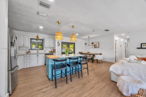 Купить виллу или дом в Пальметто-Бей, Флорида 4 спальни, 122.91м2, № 1998493 - фото 11