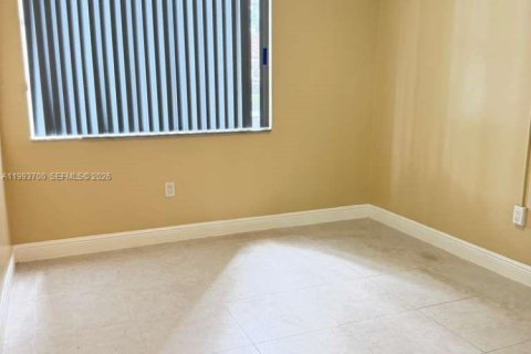 Снять в аренду кондоминиум в Мирамар, Флорида 2 спальни, 75.9м2, № 2055609 - фото 3