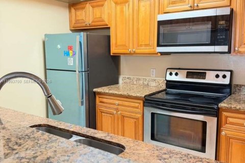 Снять в аренду кондоминиум в Мирамар, Флорида 2 спальни, 75.9м2, № 2055609 - фото 2