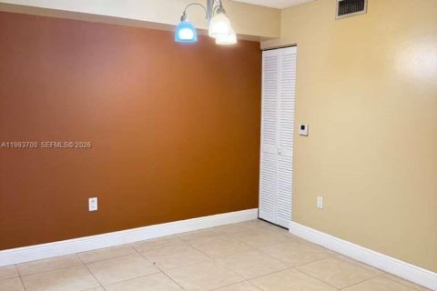 Снять в аренду кондоминиум в Мирамар, Флорида 2 спальни, 75.9м2, № 2055609 - фото 5