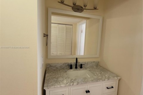 Condo in Miami, Florida, 2 bedrooms  № 1684236 - photo 30