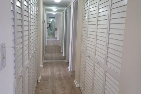 Condo in Miami, Florida, 2 bedrooms  № 1684236 - photo 19