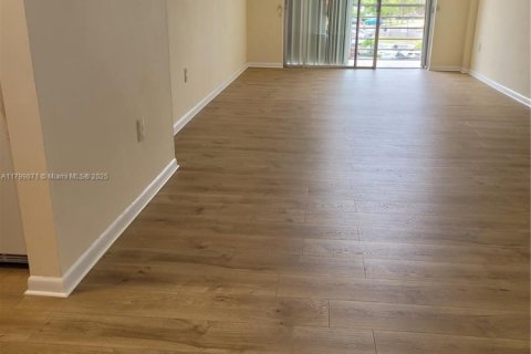 Condo in Miami, Florida, 2 bedrooms  № 1684236 - photo 10