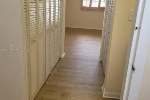 Condo in Miami, Florida, 2 bedrooms  № 1684236 - photo 29