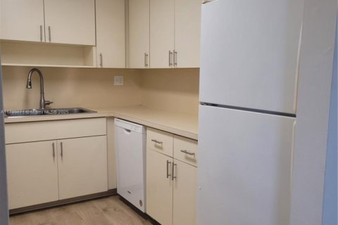 Condo in Miami, Florida, 2 bedrooms  № 1684236 - photo 16