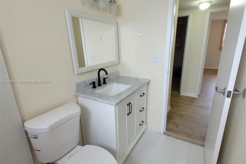 Condo in Miami, Florida, 2 bedrooms  № 1684236 - photo 21