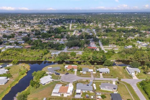 Casa en venta en Port Charlotte, Florida, 2 dormitorios, 123 m2 № 1875931 - foto 28