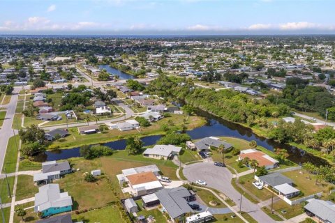 Casa en venta en Port Charlotte, Florida, 2 dormitorios, 123 m2 № 1875931 - foto 24