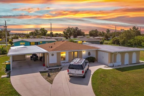 Casa en venta en Port Charlotte, Florida, 2 dormitorios, 123 m2 № 1875931 - foto 1