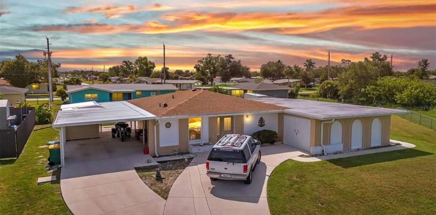 Casa en Port Charlotte, Florida 2 dormitorios, 123 m2 № 1875931