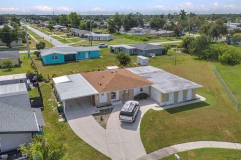 Casa en venta en Port Charlotte, Florida, 2 dormitorios, 123 m2 № 1875931 - foto 11