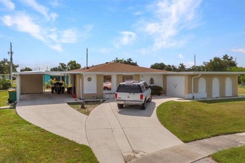 Casa en venta en Port Charlotte, Florida, 2 dormitorios, 123 m2 № 1875931 - foto 2