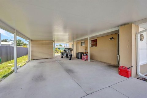 Casa en venta en Port Charlotte, Florida, 2 dormitorios, 123 m2 № 1875931 - foto 9