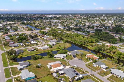 Casa en venta en Port Charlotte, Florida, 2 dormitorios, 123 m2 № 1875931 - foto 25