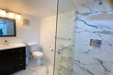 Снять в аренду кондоминиум в Майами-Бич, Флорида 1 спальня, 47.38м2, № 1950457 - фото 2