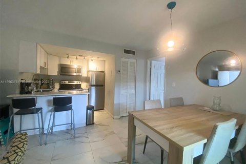 Снять в аренду кондоминиум в Майами-Бич, Флорида 1 спальня, 47.38м2, № 1950457 - фото 6